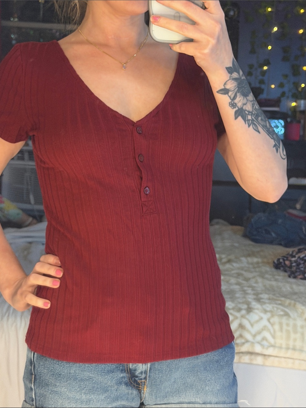Express Ribbed V-Neck Button-Front Short Sleeve Top - Burgundy